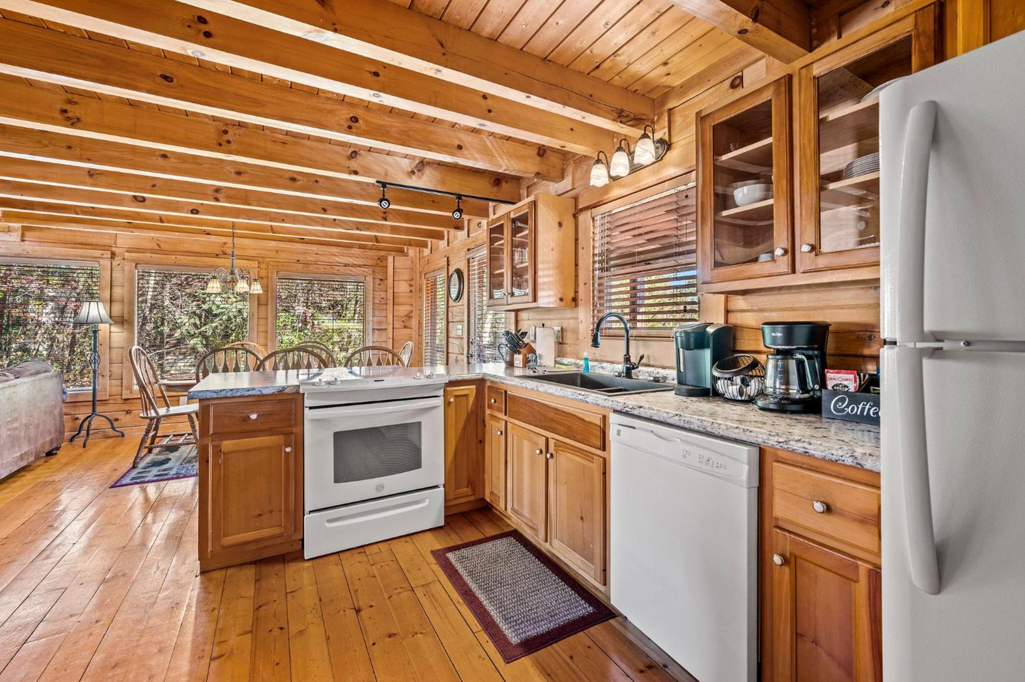 Bearfoot Pines - True Log Cabin - Wi-Fi, Hot Tub, Fishing, Deck With Views! - Mins To Pf Sevierville Exterior foto